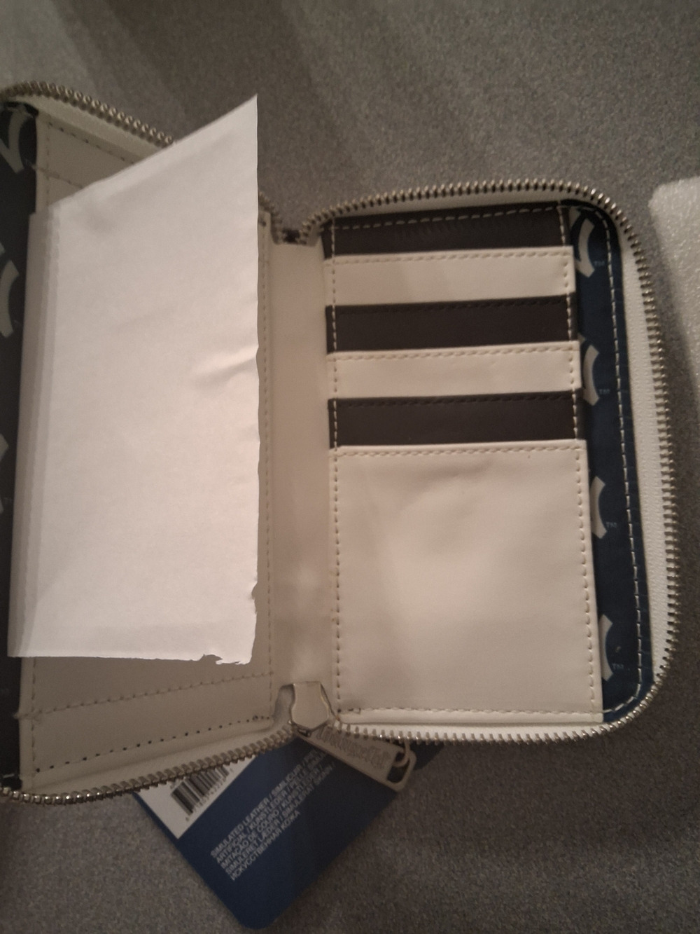 Loungefly New York Yankees Black Zip Wallet - Picture 5 of 8